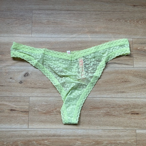 PINK Victoria Secret Leopard Lace Thong - Picture 1 of 3